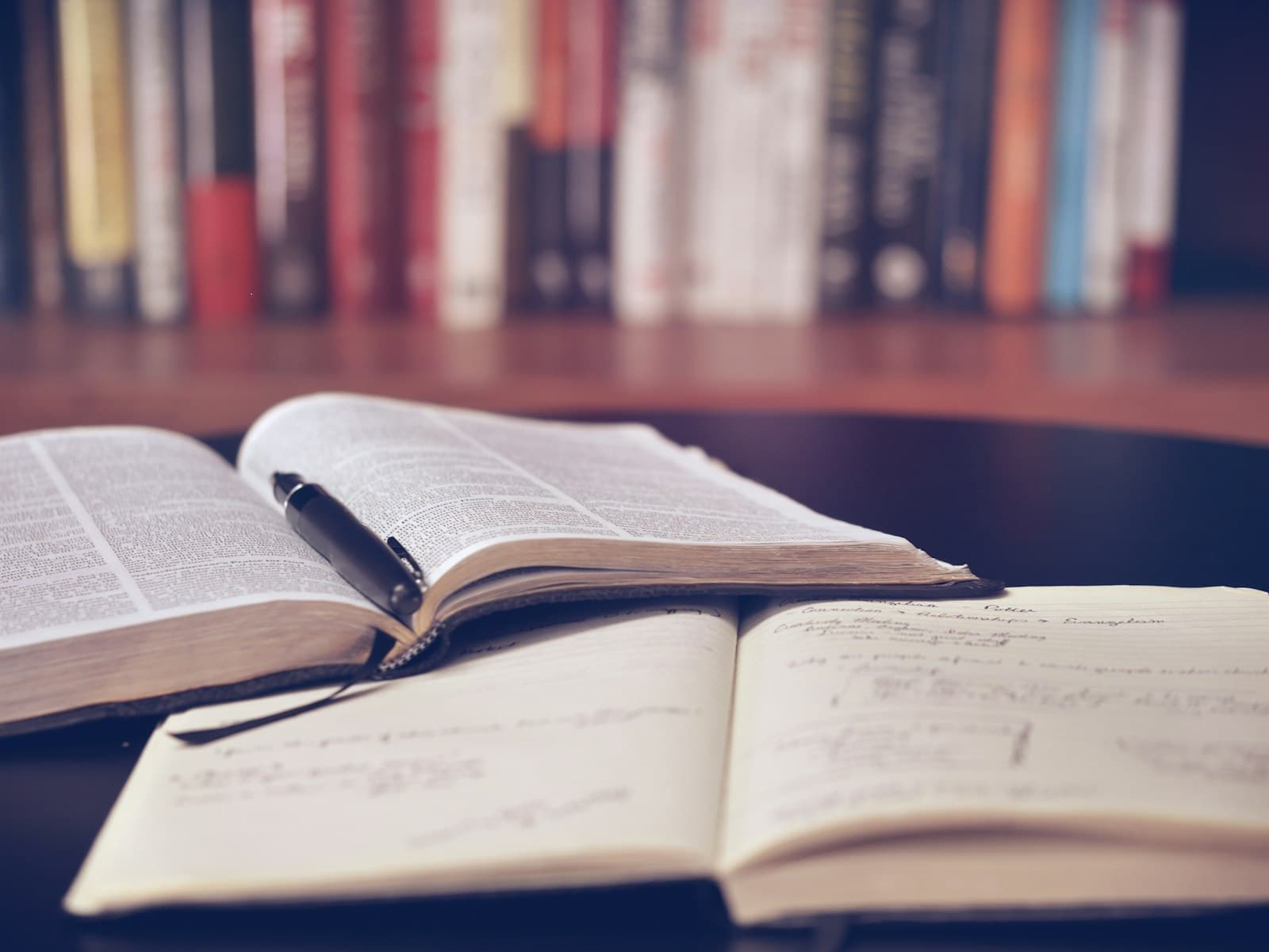 Reranking للمحترف: لما Cosine Similarity بتكذب على Production RAG