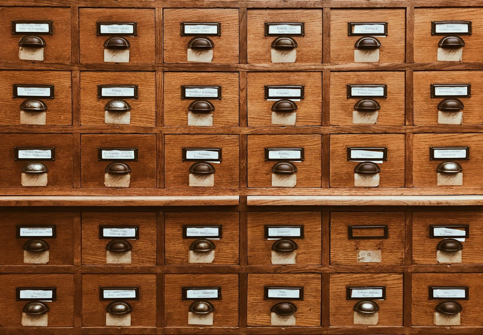 Table Partitioning في PostgreSQL للمتوسط: من 4.2 ثانية لـ 12ms على جدول 80 مليون صف
