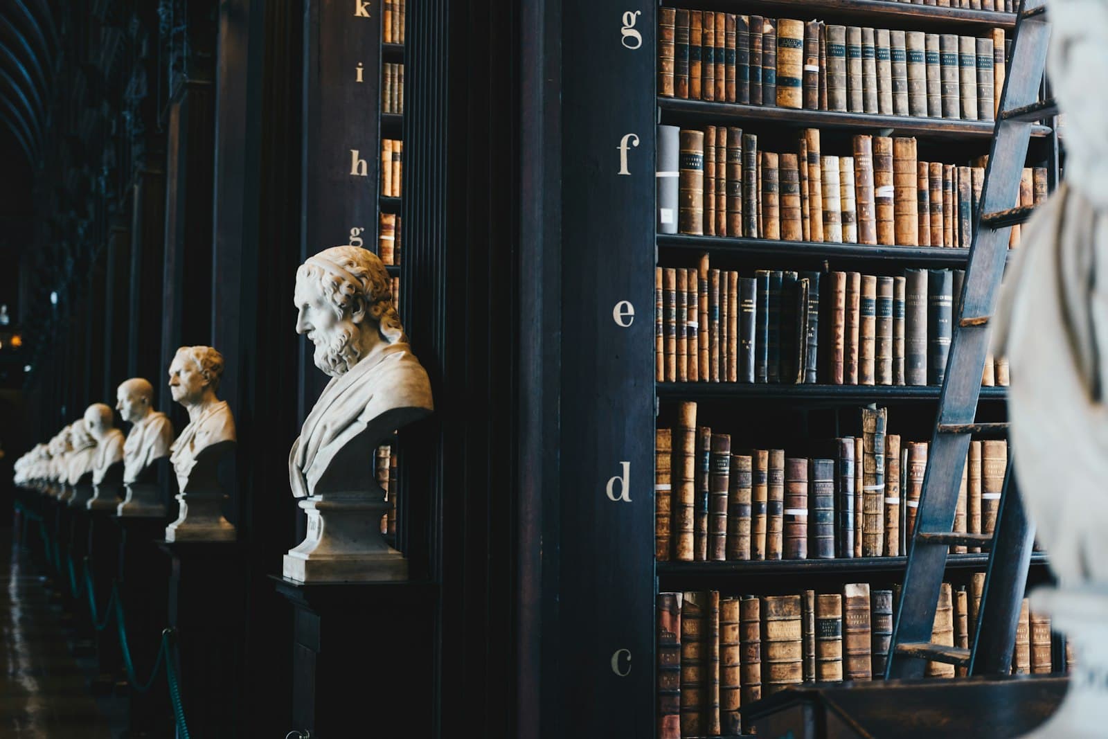 LLM-as-Judge للمتوسط: قيّم 12K إجابة AI بـ $14 بدل $3,200