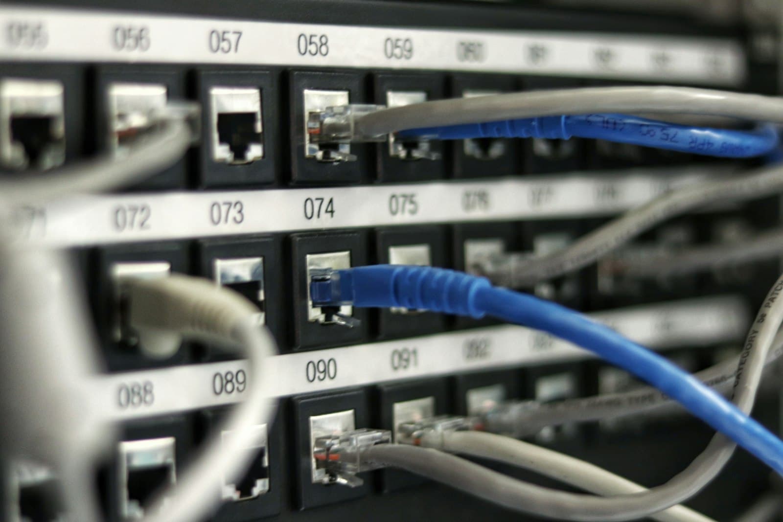 PgBouncer للمتوسط: شغّل 5,000 اتصال متزامن على Postgres بـ 512MB ذاكرة