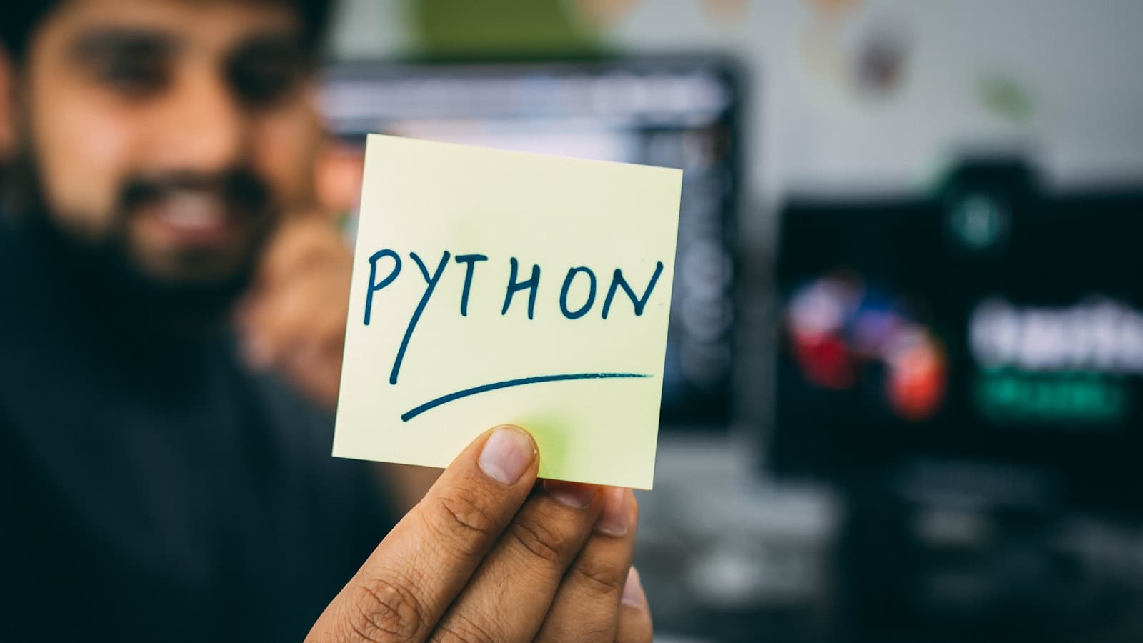 Generators في Python للمبتدئ: عالج ملف 4GB بـ 50MB ذاكرة فقط